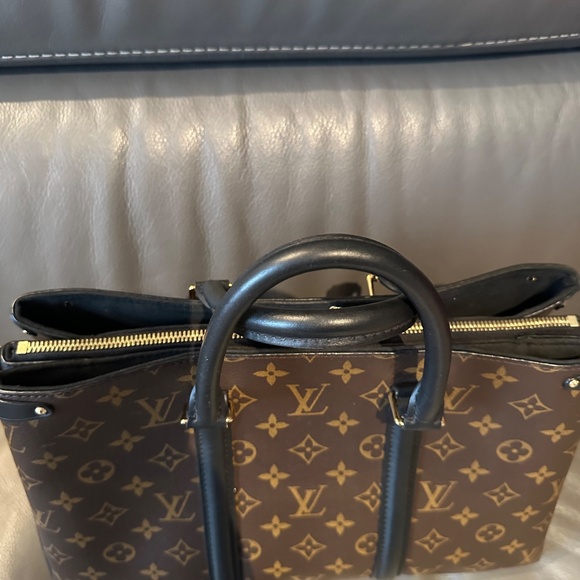 Louis Vuitton Soufflot MM - Picture 4 of 13